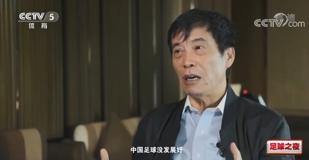 他的巨大挺进她的紧致