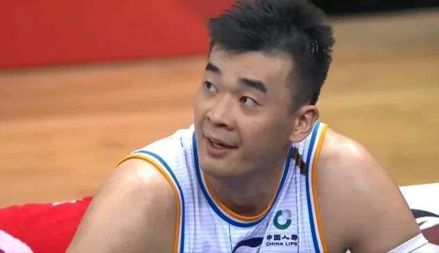 乳环连着铁链禁脔调教