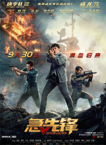 黑色蕾丝透明开叉短裙穿搭